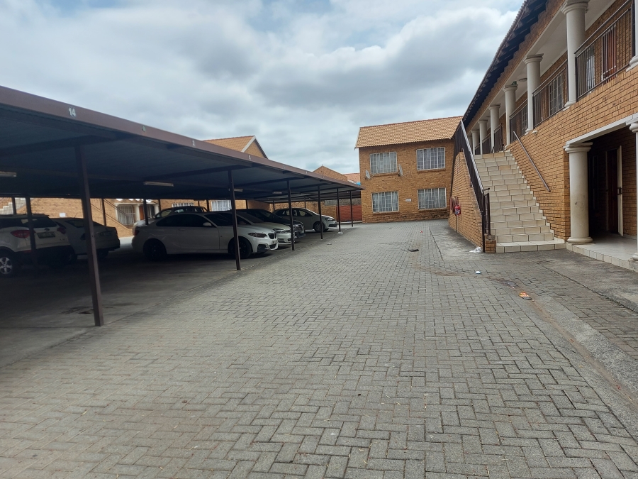 2 Bedroom Property for Sale in Rustenburg Central North West